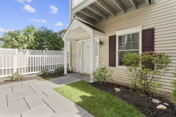 Stamford, CT 06902,160 Glenbrook Road #4D