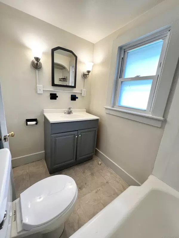 Middletown, CT 06457,565 East Main Street