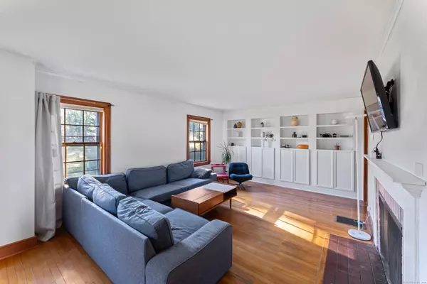 North Haven, CT 06473,13 Sunset Road