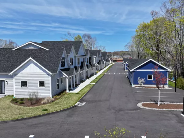 East Lyme, CT 06333,138 Boston Post Road #11