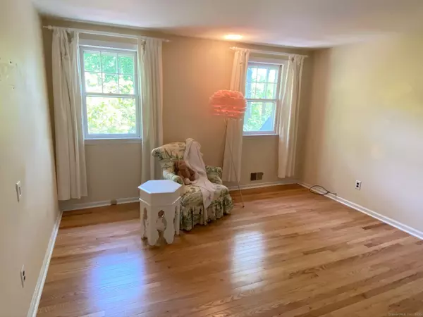 Darien, CT 06820,91 Raymond Street