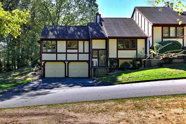 West Haven, CT 06516,690 Forest Road #511