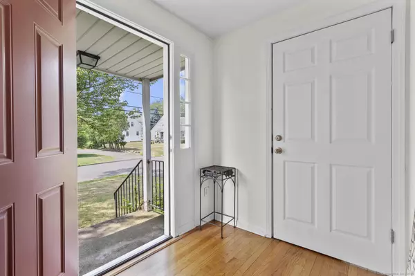 Fairfield, CT 06824,214 Country Road