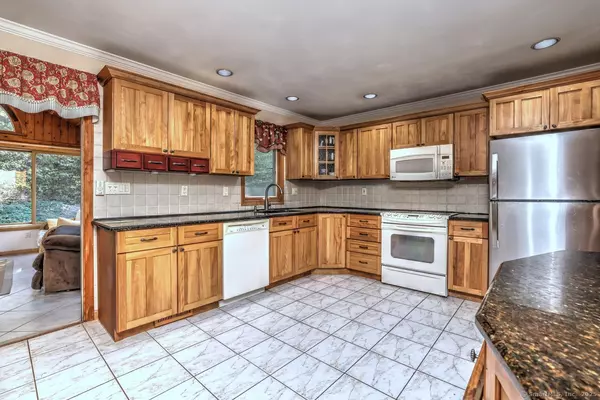 Woodbridge, CT 06525,154 Seymour Road