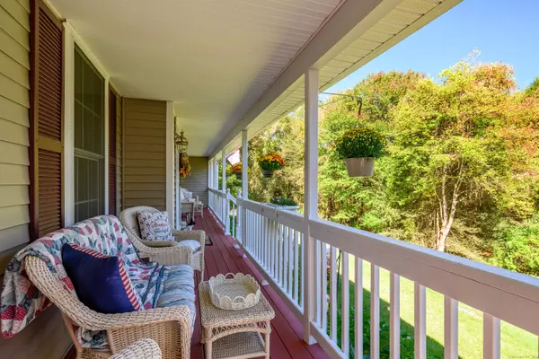 Newtown, CT 06482,27 Pole Bridge Road