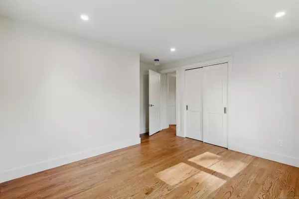 Newtown, CT 06470,68 Birch Hill Road