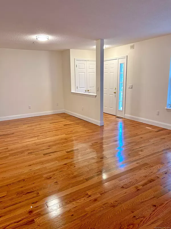 Ridgefield, CT 06877,629 Danbury Road #APT 42