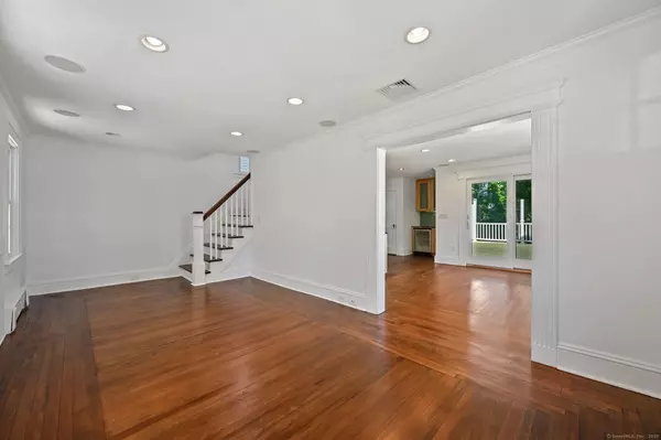 Greenwich, CT 06830,30 High Street