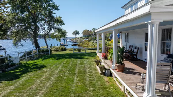 Stonington, CT 06379,417 River Road