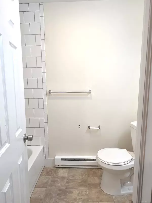 Bridgeport, CT 06608,427 Pembroke Street #A