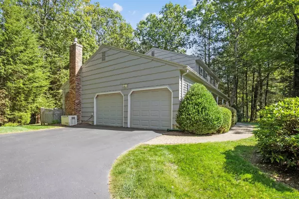 Simsbury, CT 06070,16 Berkshire Way