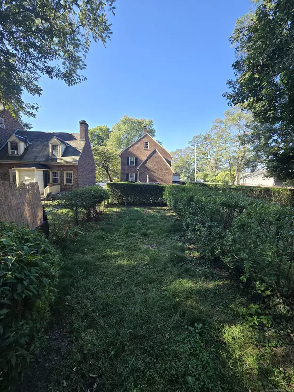 Bridgeport, CT 06604,21 Little Street