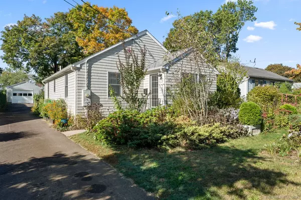 28 Maple Avenue, Clinton, CT 06413