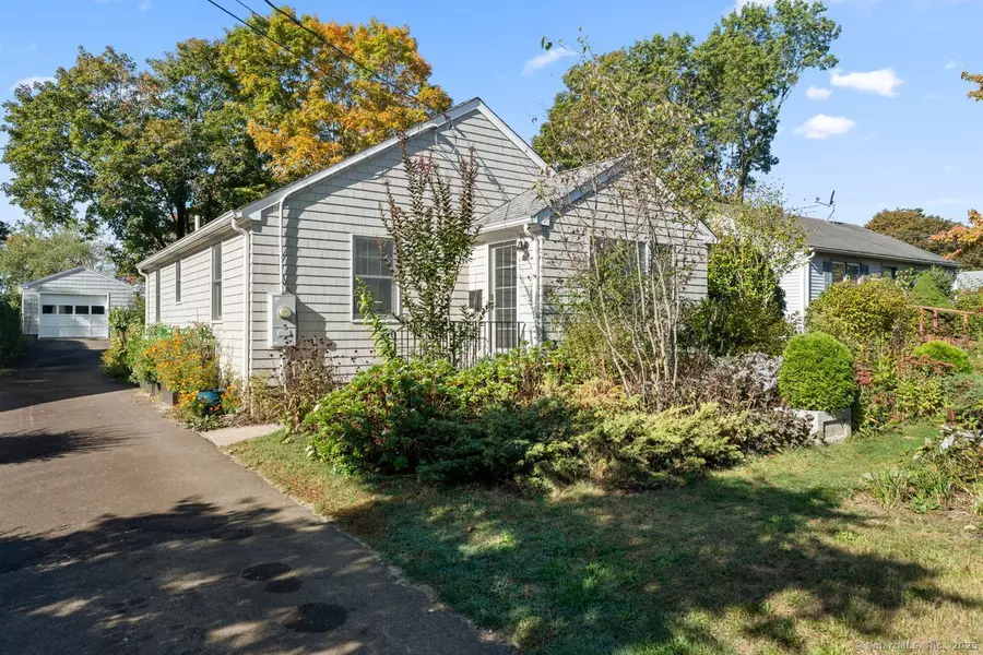 28 Maple Avenue, Clinton, CT 06413