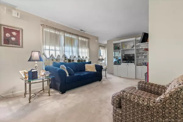 Milford, CT 06461,663 West Avenue #A20