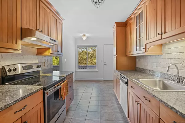 Westport, CT 06880,4 Hills Lane #4