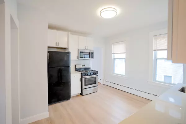 Bridgeport, CT 06605,27 Bennett Street #lower