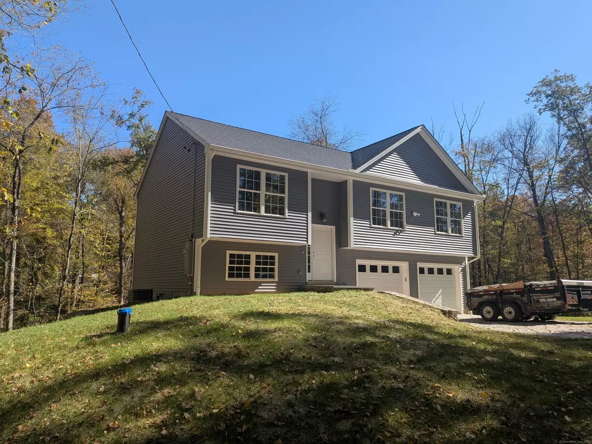 New Fairfield, CT 06812,8 Hewlett Road