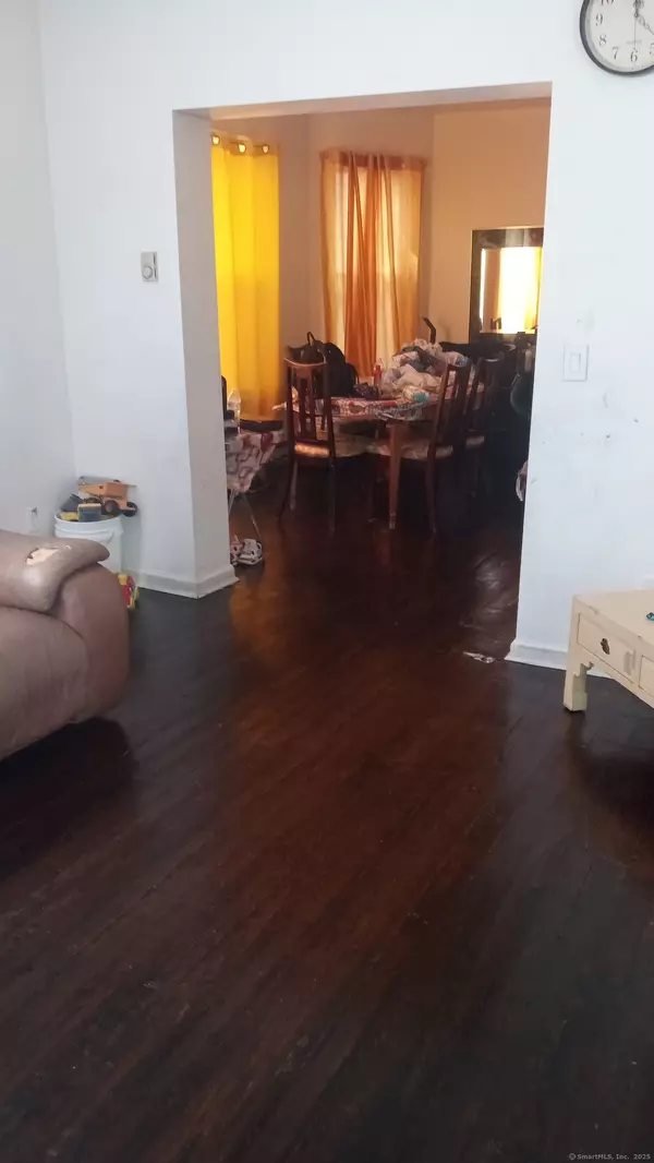 Waterbury, CT 06708,367 Watertown Avenue #1