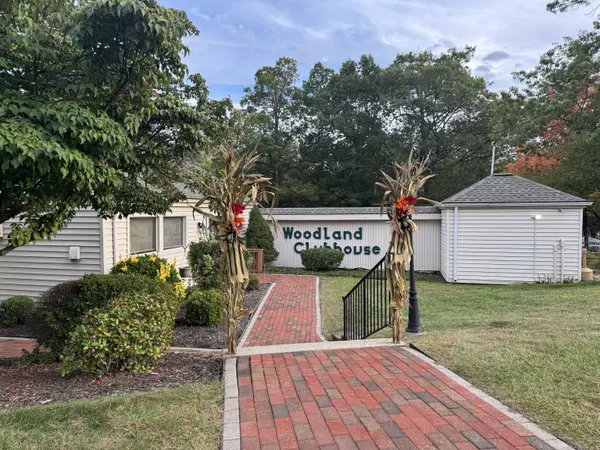 165 Woodland Drive #165, Cromwell, CT 06416