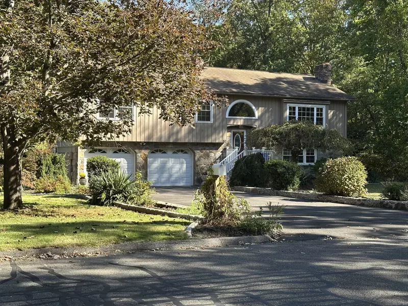 80 Woodlawn Road, Monroe, CT 06468