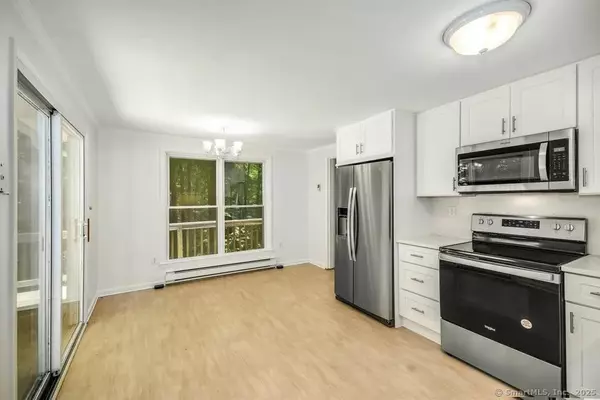 Weston, CT 06883,515 Newtown Turnpike