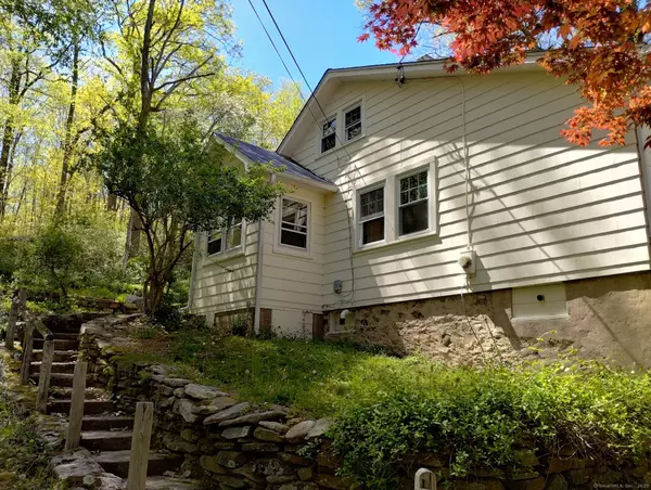 Chester, CT 06412,15 Laurel Street