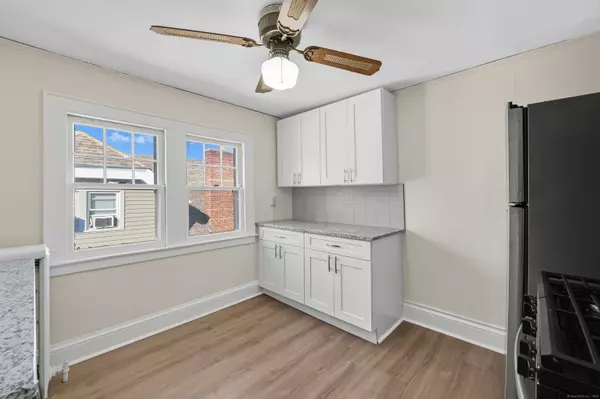 West Hartford, CT 06119,91 Maplewood Avenue #3