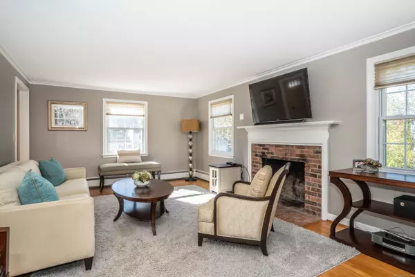 33 April Drive, Glastonbury, CT 06033