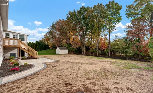 North Haven, CT 06473,24 Sherwood Drive