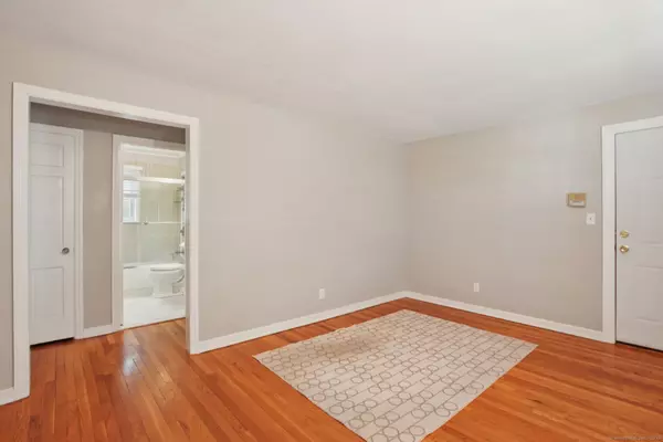 West Hartford, CT 06119,54 Robin Road #APT B2