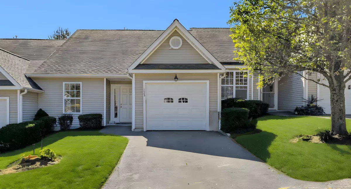 Newtown, CT 06482,123 Louis Hill Road #123