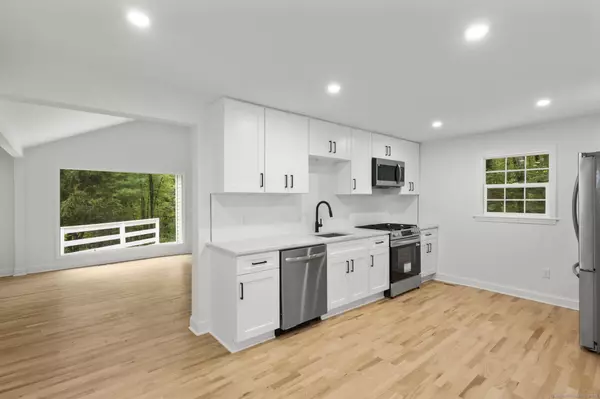 North Haven, CT 06473,57 Hermitage Lane