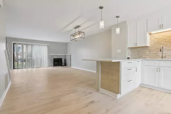 Branford, CT 06405,335 Monticello Drive #335