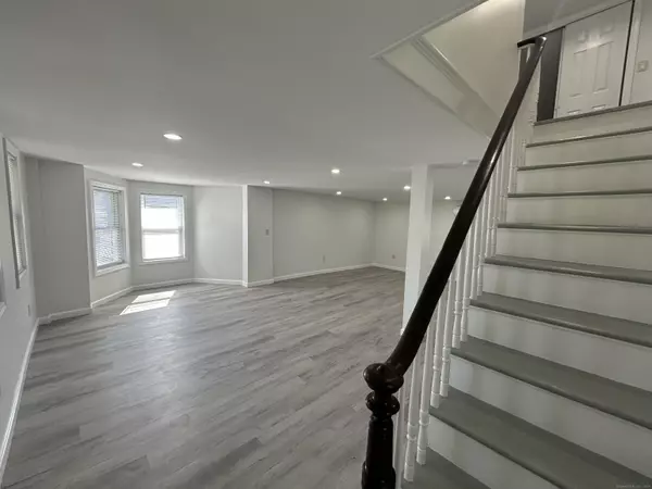 East Lyme, CT 06333,36 Church Lane