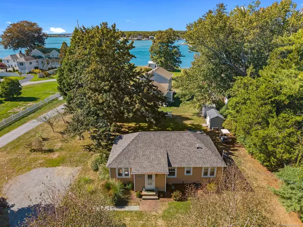 212 Shore Road, Waterford, CT 06385