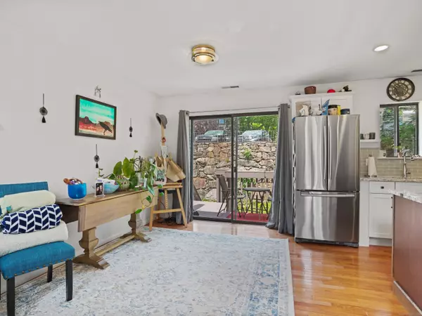 Stamford, CT 06905,2437 Bedford Street #C13