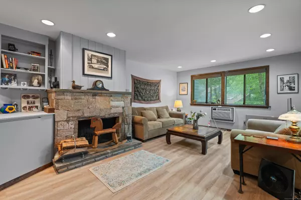 Torrington, CT 06790,90 Woodside Circle