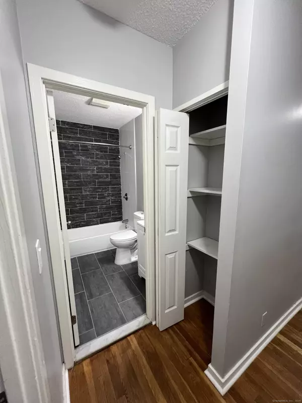 Hartford, CT 06154,16 Townley Street #G3