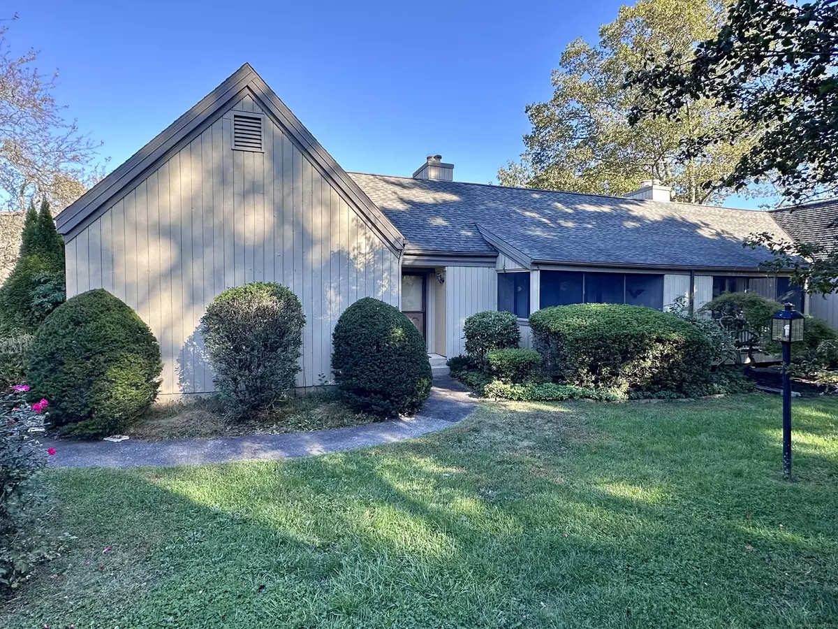 Stratford, CT 06614,152 Apache Lane #B