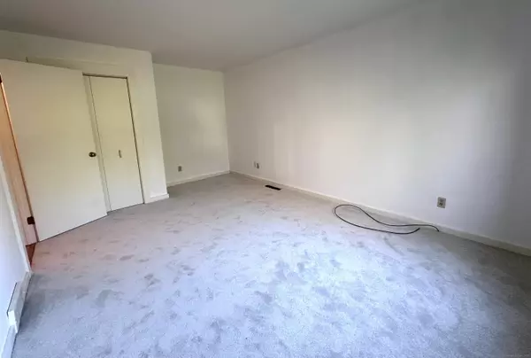 Stratford, CT 06614,152 Apache Lane #B