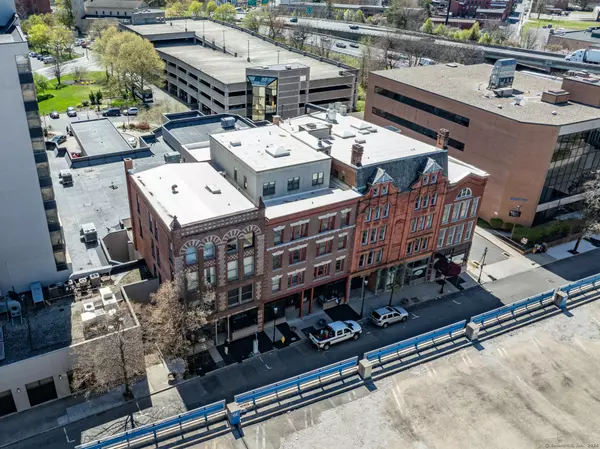 Waterbury, CT 06702,207 Bank Street #1D