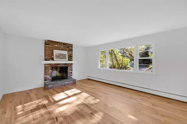 Tolland, CT 06084,527 Merrow Road