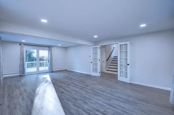 Farmington, CT 06032,14 Springwood Road