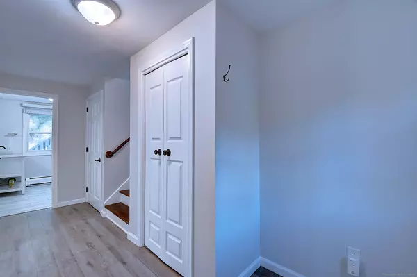 Farmington, CT 06032,14 Springwood Road