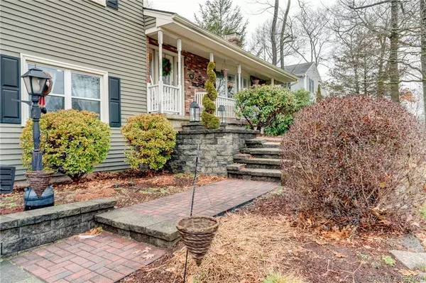 265 Back Lane, Newington, CT 06111