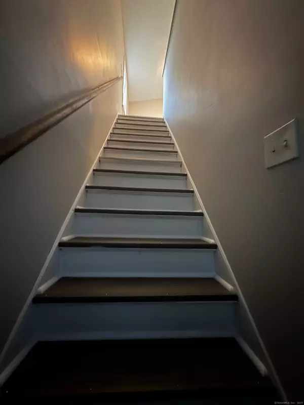 Bristol, CT 06010,818 Pine Street #14