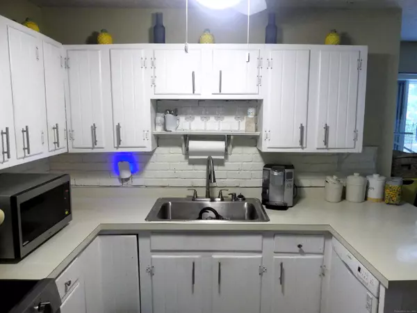 Columbia, CT 06237,4 Timber Trail