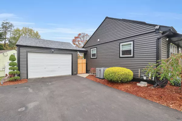 Meriden, CT 06450,26 Cedar Hills Road