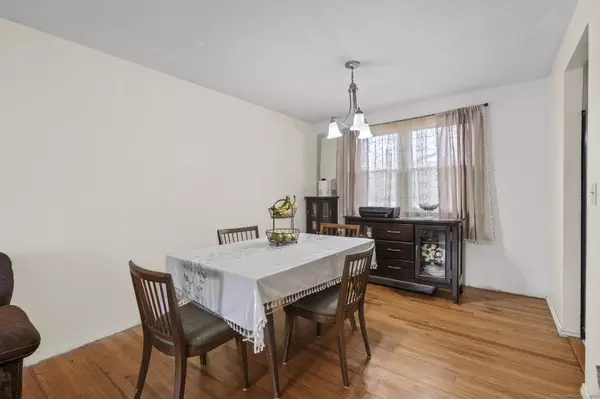 Meriden, CT 06451,107 Schooner Lane